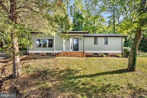 862 Carrier Dr, STRASBURG, VA, 22657-2531 | Card Image