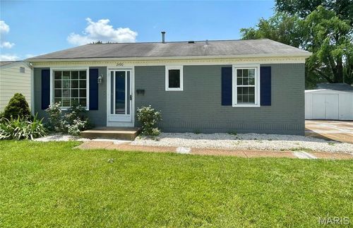 2490 Mullanphy Ln, Florissant, MO, 63031-3648 | Card Image