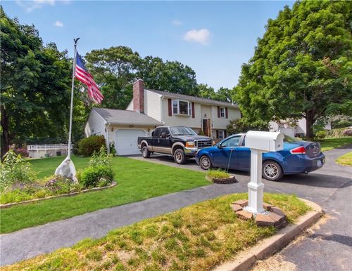 27 Metro Dr, Coventry, RI, 02816-8541 | Card Image