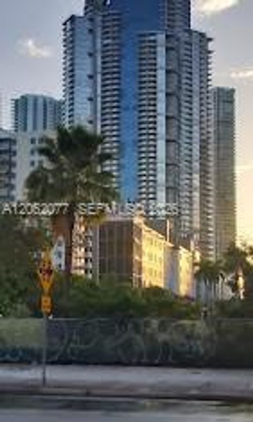 w-906-850 N Miami Ave, Miami, FL, 33136-3527 | Card Image