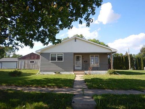 305 W Baker St, Arlington, MN, 55307-4577 | Card Image