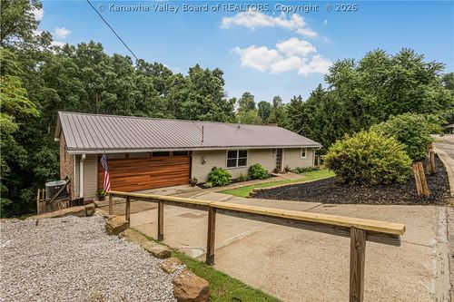 32 Nuthatch Ln, Parkersburg, WV, 26104-7052 | Card Image