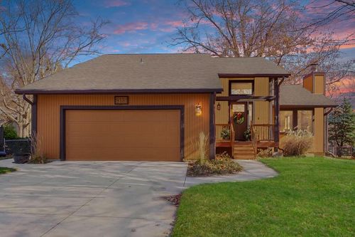 9131 Darnell St, Lenexa, KS, 66215-3048 | Card Image