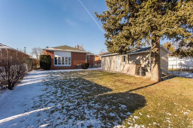 1303 Royal Dr, House other with 3 bedrooms, 2 bathrooms and 3 parking in Burlington ON | Image 35