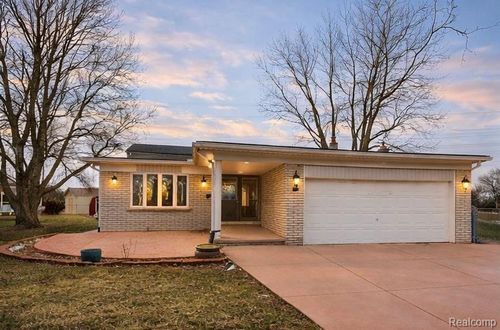 32607 Lancaster Dr, Warren, MI, 48088-1309 | Card Image