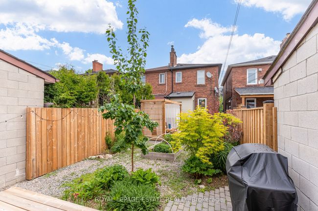 118 Mulock Ave, House attached with 3 bedrooms, 2 bathrooms and 1 parking in Toronto ON | Image 39