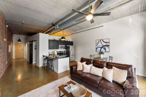 205-626 N Graham St, Charlotte, NC, 28202-1419 | Card Image