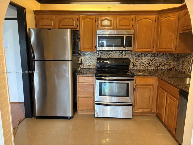 APT-807 - 4164 Inverrary Dr, Condo with 1 bedrooms, 1 bathrooms and null parking in Lauderhill FL | Image 7