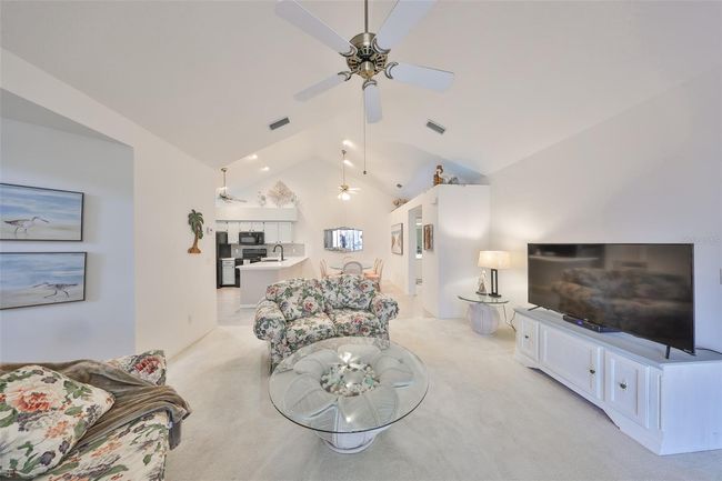 1140 - 1140 Golfview Woods Dr, Condo with 2 bedrooms, 2 bathrooms and null parking in SUN CITY CENTER FL | Image 6