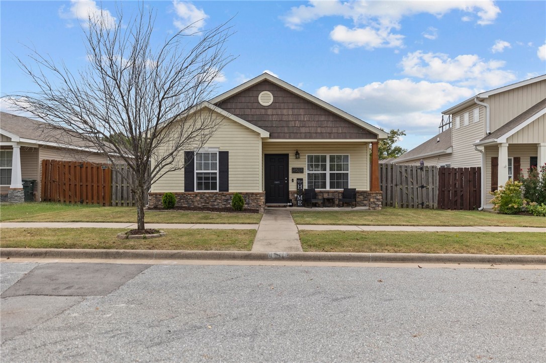 Sweetgum Ln, Fayetteville, AR 72704
