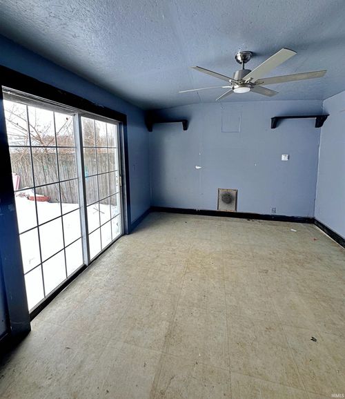 701 Park St, Loogootee, IN, 47553-2317 | Card Image