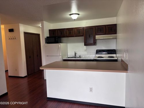 a20-2100 Minerva Way, Anchorage, AK, 99515-1422 | Card Image