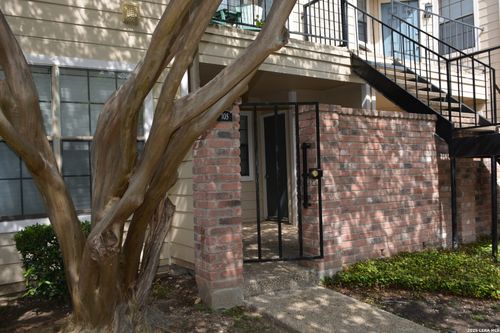 105-11610 Vance Jackson Rd, San Antonio, TX, 78230-1823 | Card Image