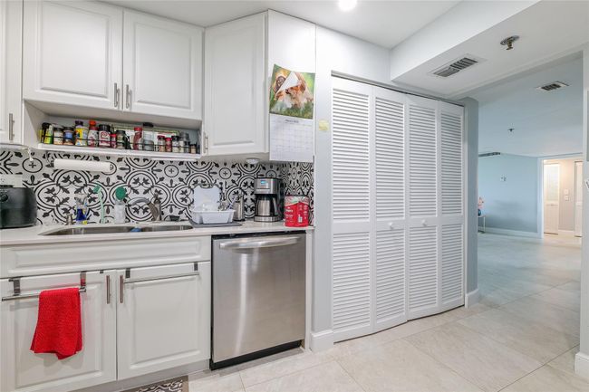 APT-708B - 3910 Inverrary Blvd, Condo with 3 bedrooms, 3 bathrooms and null parking in Lauderhill FL | Image 8