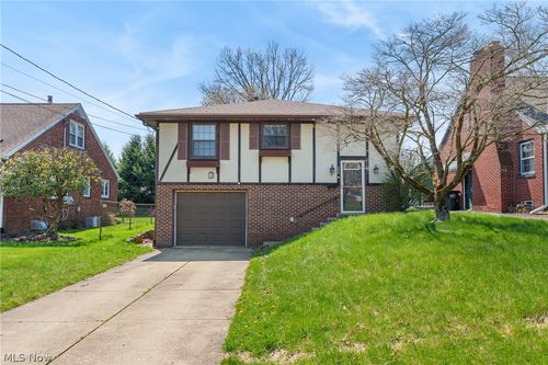 208 Bonnett St Sw, North Canton, OH, 44720-4204 | Card Image