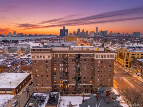 61-c8-2900 E Jefferson Ave, Detroit, MI, 48207-5041 | Card Image