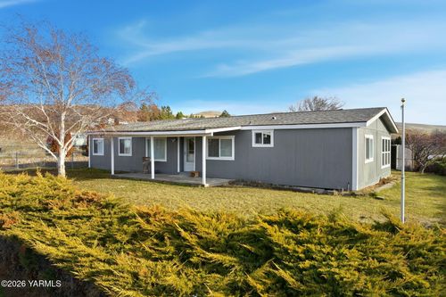401 Clemans View Rd, Selah, WA, 98942-9072 | Card Image