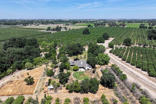 9415 21 St Ave, Home with 3 bedrooms, 3 bathrooms and null parking in Lemoore CA | Image 5