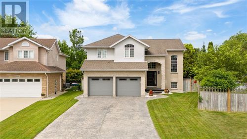2011 Marisa Crt, Bright's Grove, ON, N0N1C0 | Card Image