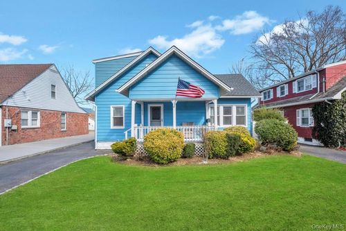 1835 Harte St, North Baldwin, NY, 11510-2328 | Card Image