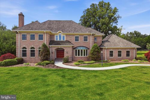 1051 Kelso Rd, GREAT FALLS, VA, 22066-2032 | Card Image