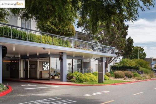 d275-2 Commodore Dr, Emeryville, CA, 94608-1645 | Card Image