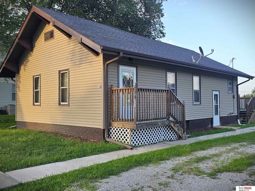 230 Cottonwood St, Clatonia, NE, 68328-5022 | Card Image