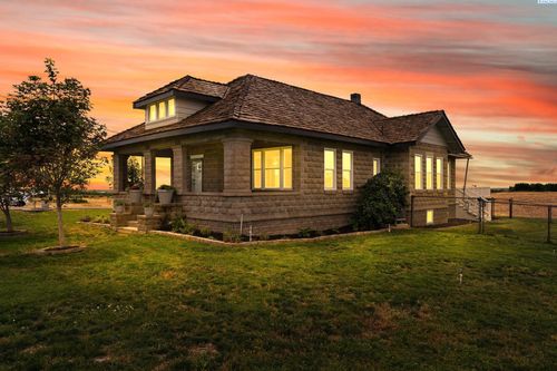 650 White Rd, Zillah, WA, 98953-9226 | Card Image