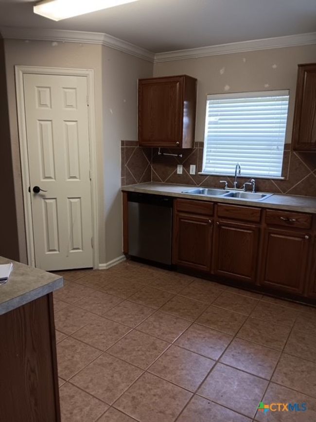 172 Coreopsis Cv, House other with 4 bedrooms, 3 bathrooms and null parking in Kyle TX | Image 4