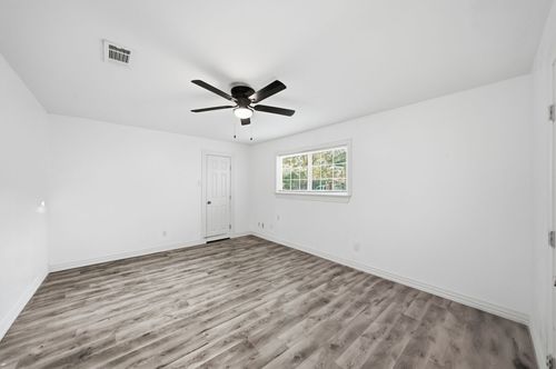 10124 Shayna Dr, Dallas, TX, 75217-2886 | Card Image