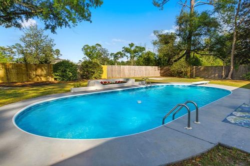 2007 Azalea Dr, Valdosta, GA, 31602-2468 | Card Image