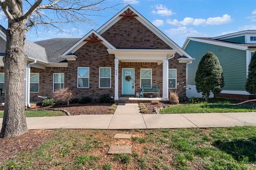 636 Constitution Dr, Bowling Green, KY, 42103-7971 | Card Image