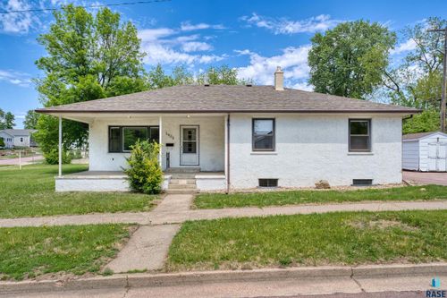 1908 E 11th St Street, Sioux Falls, SD, 57103 | Card Image