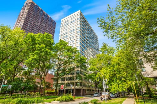 2c-2970 N Lake Shore Dr, Chicago, IL, 60657-5641 | Card Image