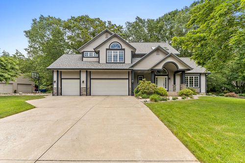 18716 Sioux Dr, Spring Lake, MI, 49456-9494 | Card Image