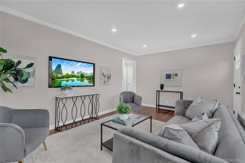 781 Union Dr, Uniondale, NY, 11553-3514 | Card Image