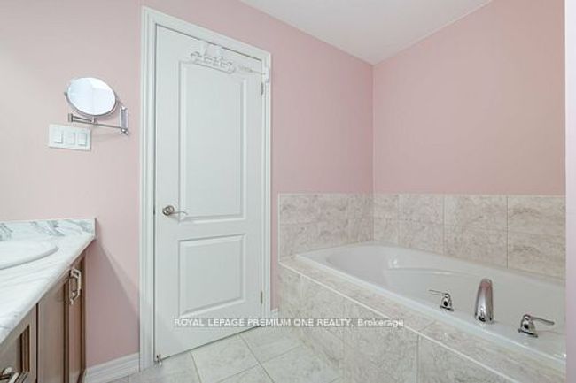 51 Prosser Cres, House attached with 4 bedrooms, 4 bathrooms and 3 parking in Sutton West ON | Image 18