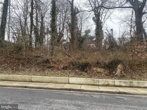 422 Nova Ave, CAPITOL HEIGHTS, MD, 20743-2927 | Card Image