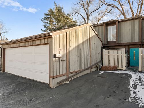 5423 S Tonalea Dr, Murray, UT, 84107-6237 | Card Image