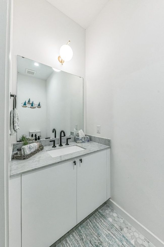 APT-609 - 800 Embassy Dr, Condo with 2 bedrooms, 3 bathrooms and 2 parking in Austin TX | Image 9