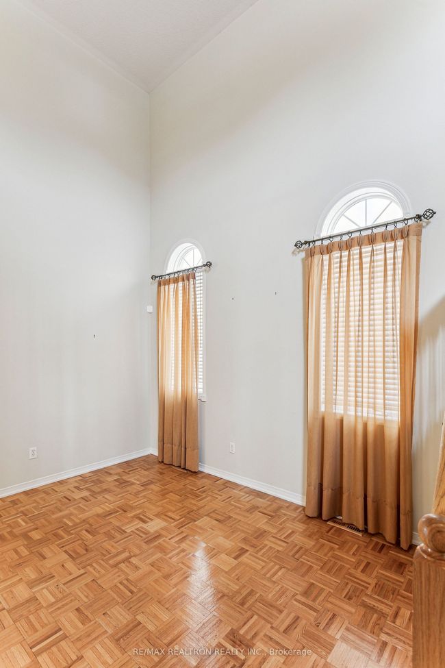 42 Queen Mary Dr, House other with 3 bedrooms, 3 bathrooms and 2 parking in Brampton ON | Image 6