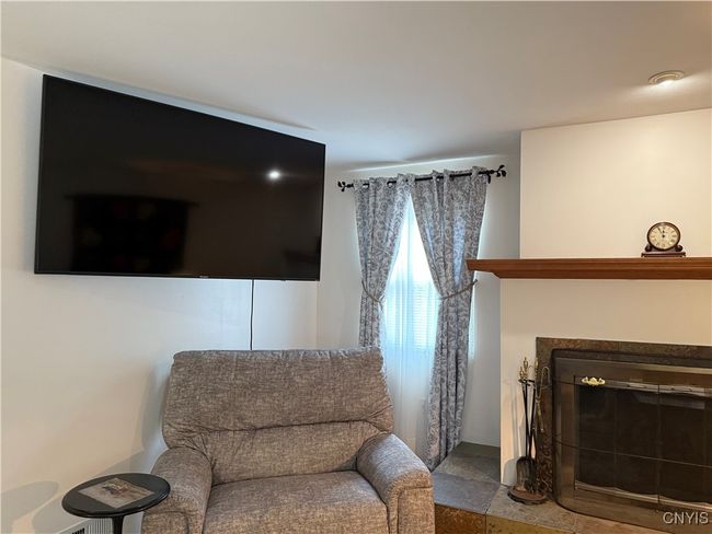 646 Idlewood Ct, House other with 3 bedrooms, 2 bathrooms and null parking in Baldwinsville NY | Image 4