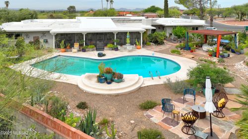 3618 N Knollwood Cir, Tucson, AZ, 85750-2327 | Card Image