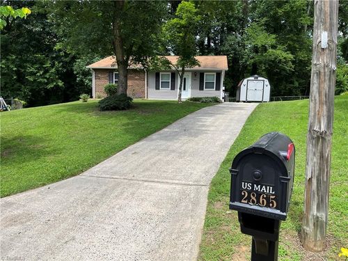 2865 Aztec Court, Winston-Salem, NC, 27103 | Card Image
