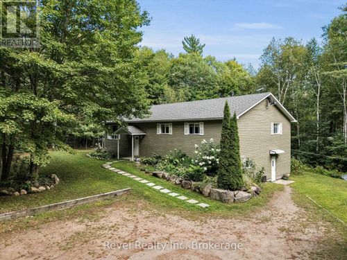 1326 Echo Lake Rd, Muskoka, ON, P0B1A0 | Card Image