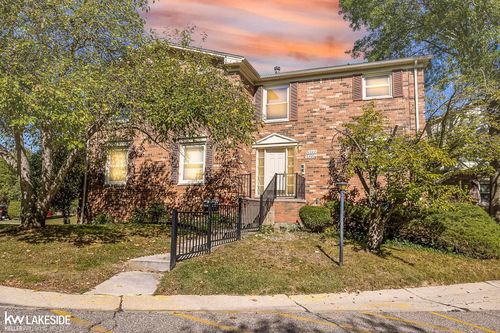 6322 Pepper Hill St, West Bloomfield, MI, 48322-2303 | Card Image