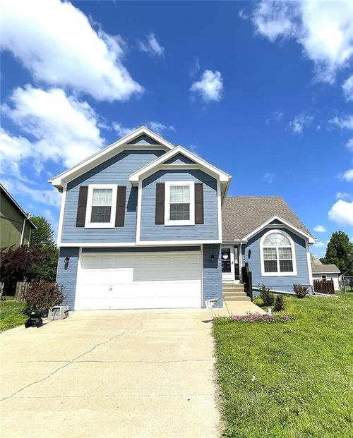 711 Shamrock Ln, Warrensburg, MO, 64093-2489 | Card Image