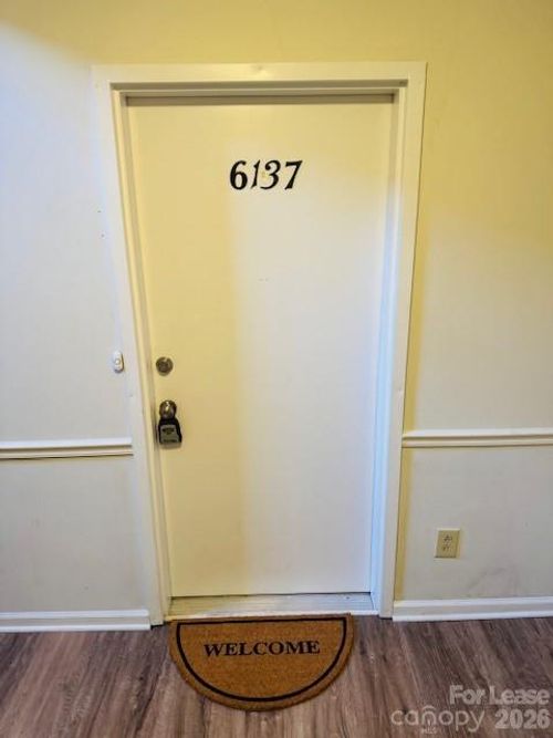 6137 Meadow Rose Ln, Charlotte, NC, 28215-5601 | Card Image