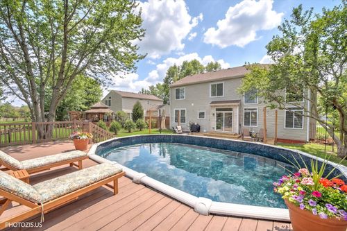 617 Carnation Dr, Oswego, IL, 60543-8255 | Card Image