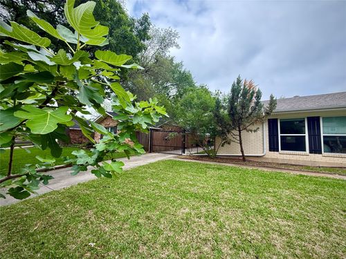 1206 Mildred Ln, Benbrook, TX, 76126-3324 | Card Image